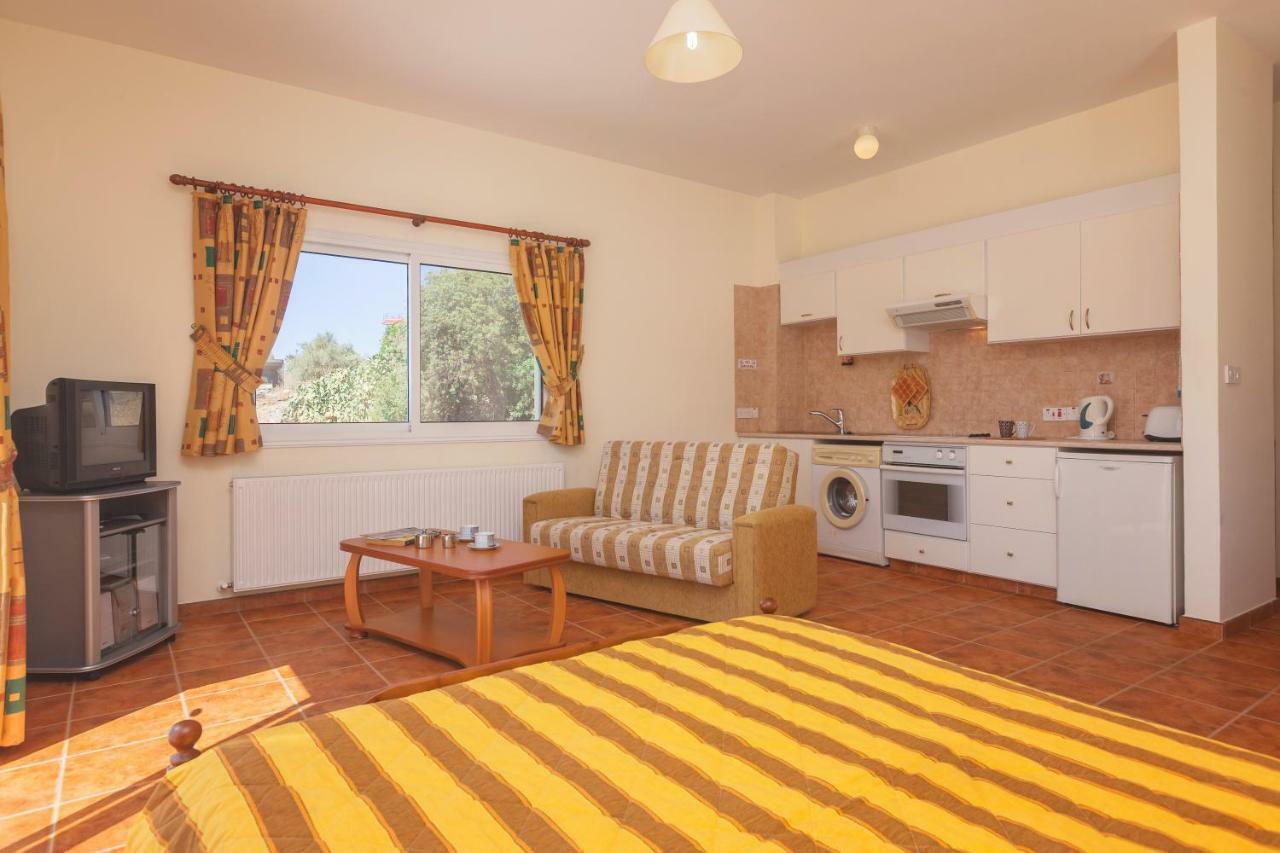 Thekla Court Apartment Polis ภายนอก รูปภาพ