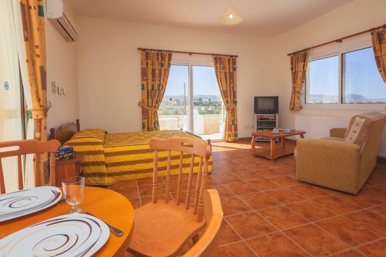 Thekla Court Apartment Polis ภายนอก รูปภาพ