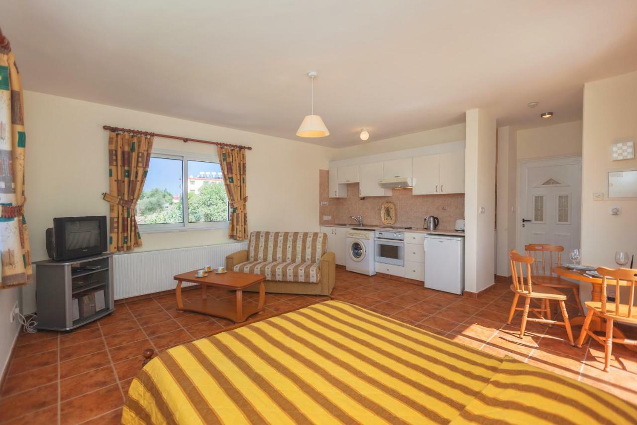 Thekla Court Apartment Polis ภายนอก รูปภาพ