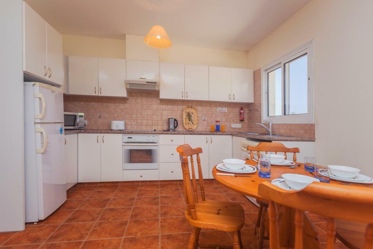 Thekla Court Apartment Polis ภายนอก รูปภาพ