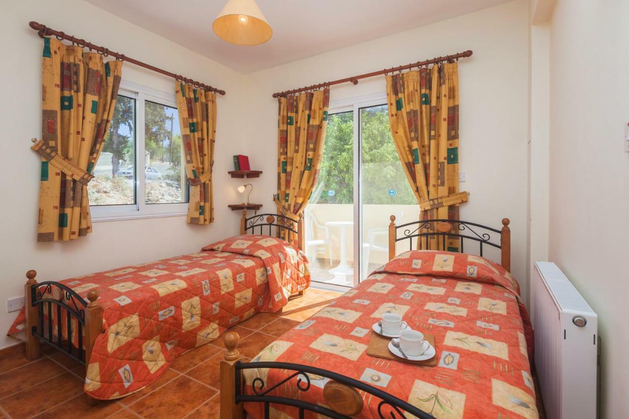 Thekla Court Apartment Polis ภายนอก รูปภาพ